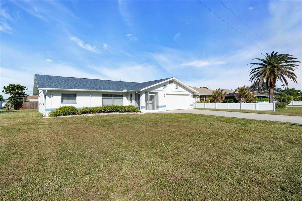 Property Photo:  1316 Laurel Avenue  FL 34285 