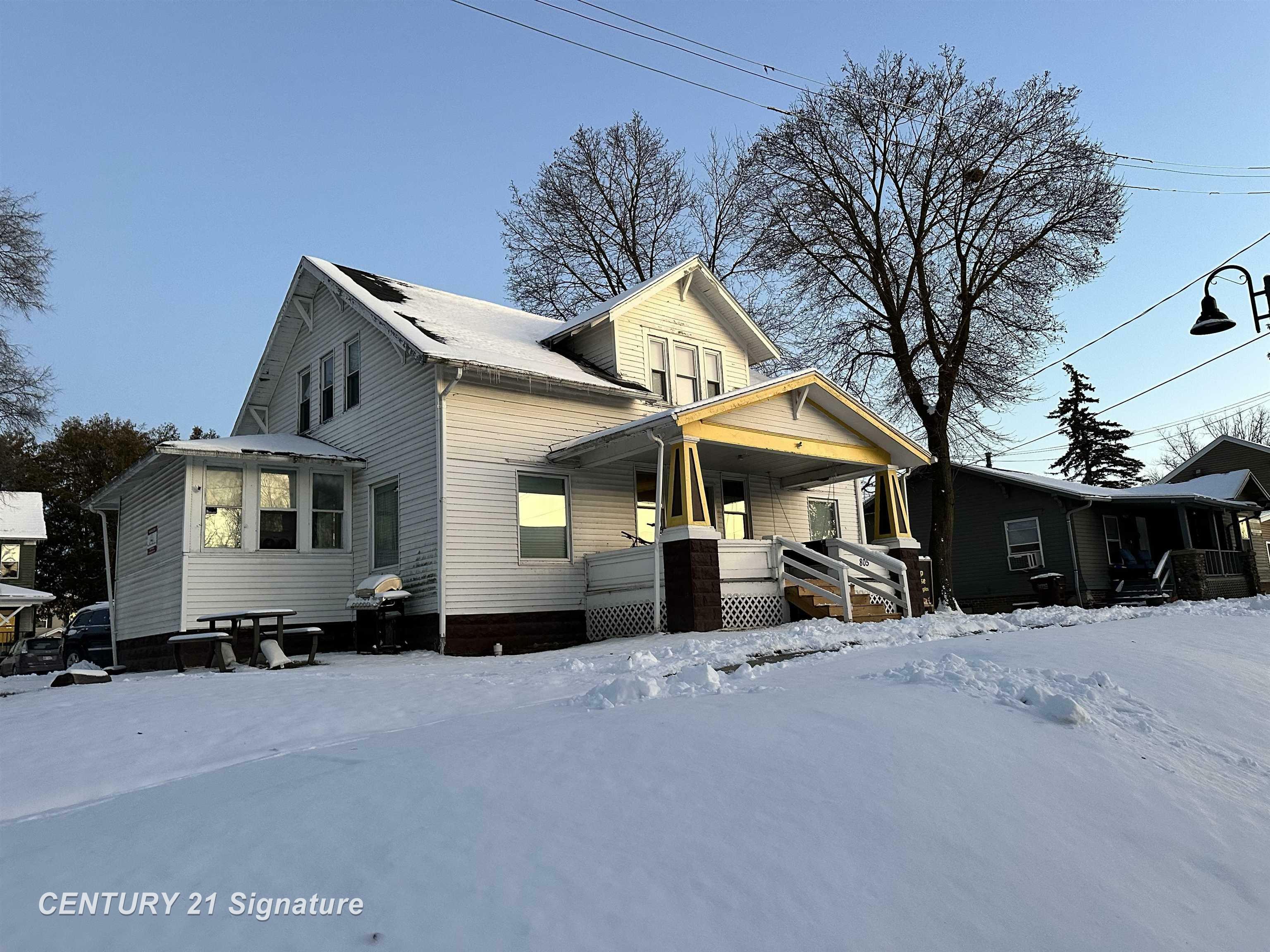 Property Photo:  805 S Douglas Street  MI 48858 