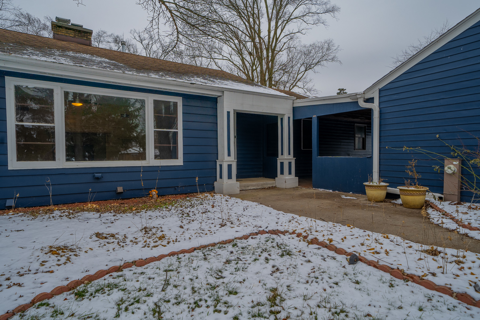 Property Photo:  22W275 Peterson Avenue  IL 60137 