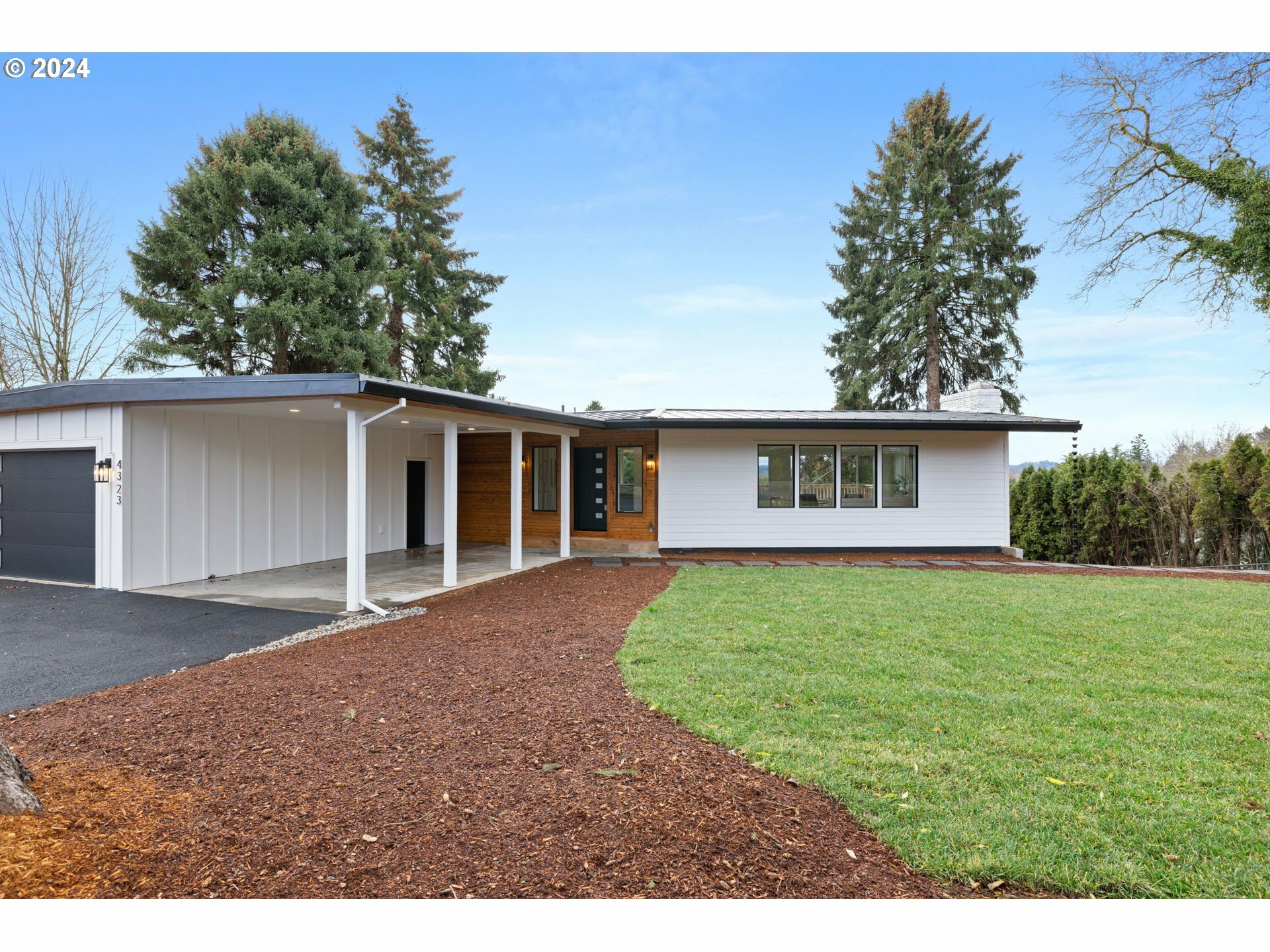 Property Photo:  4323 SE 167th Ln  WA 98683 