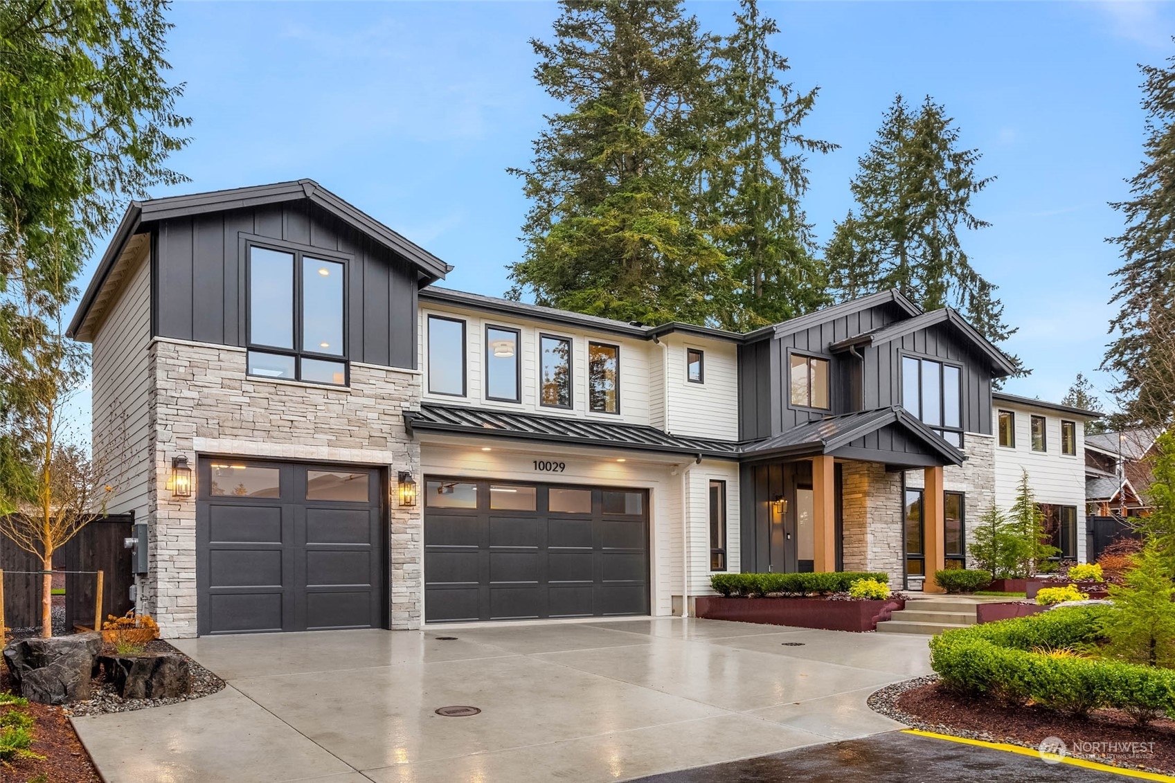 Property Photo: 10029 134th Avenue NE WA 98033