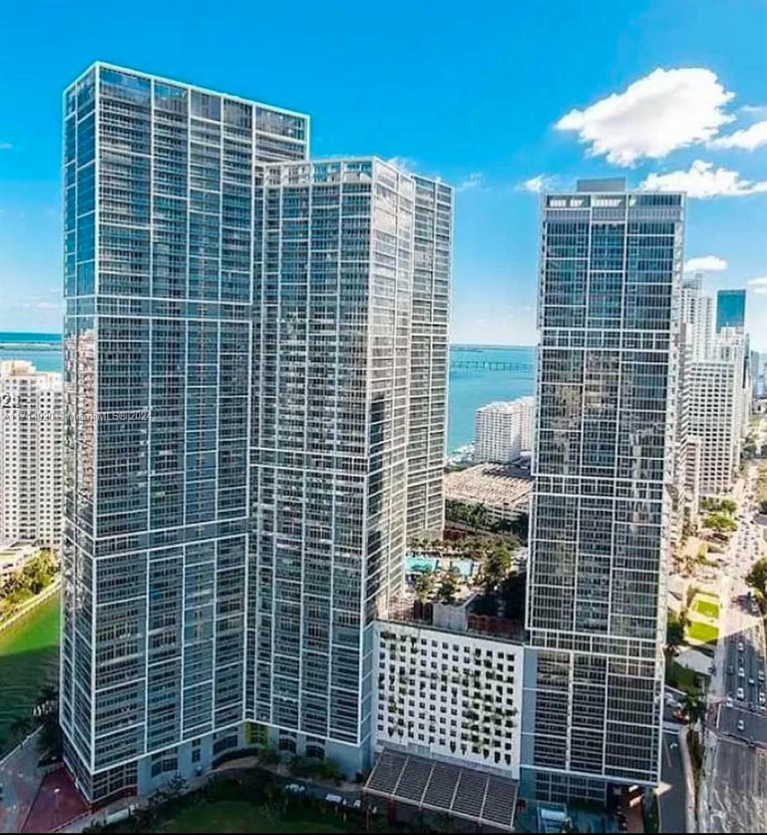 Property Photo:  485 Brickell Ave 4711  FL 33131 