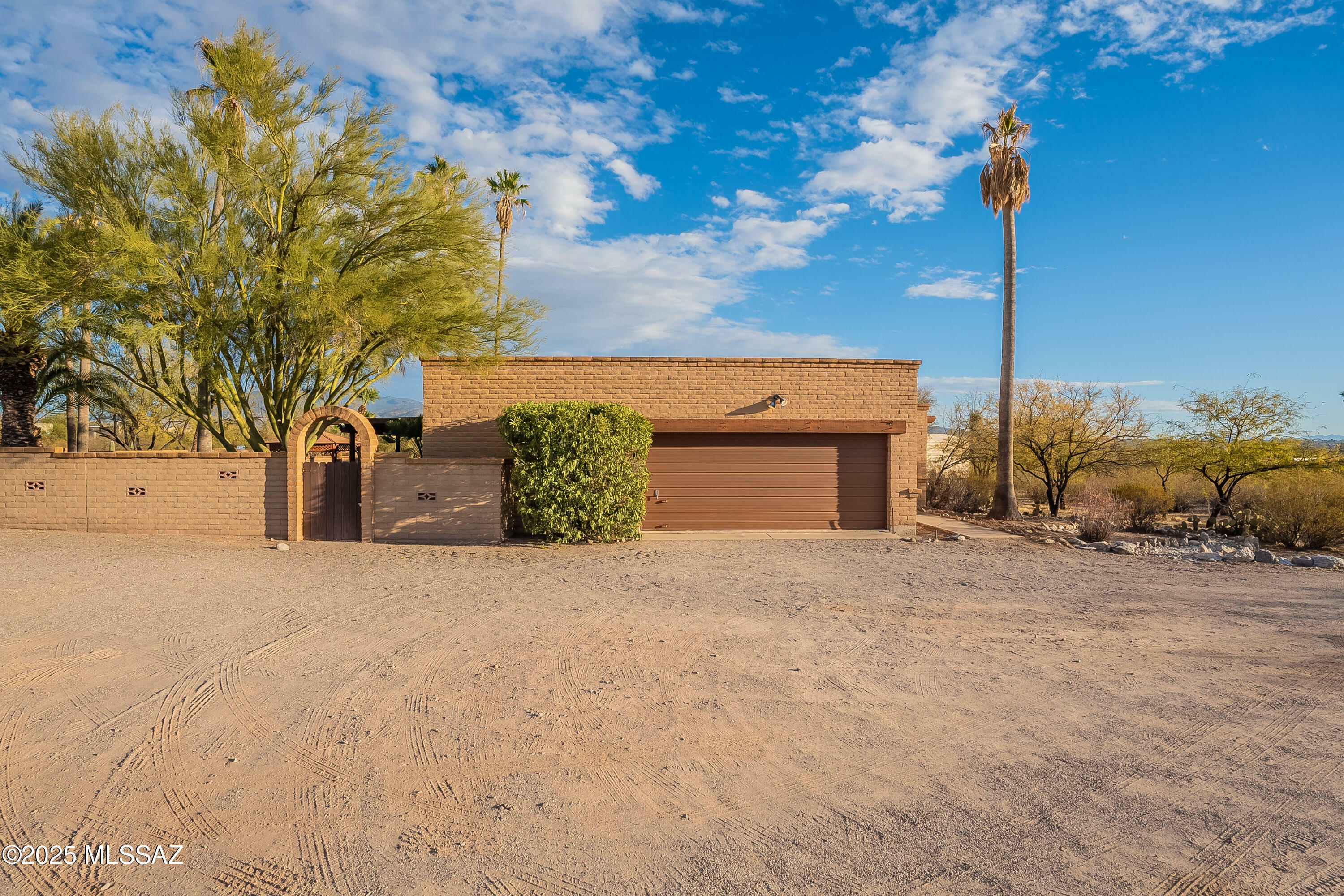 Property Photo:  2950 N Avenida Del Conejo  AZ 85749 