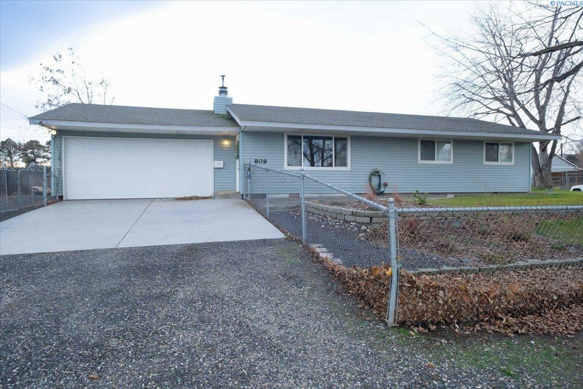 Property Photo:  809 Adams Street  WA 99352 