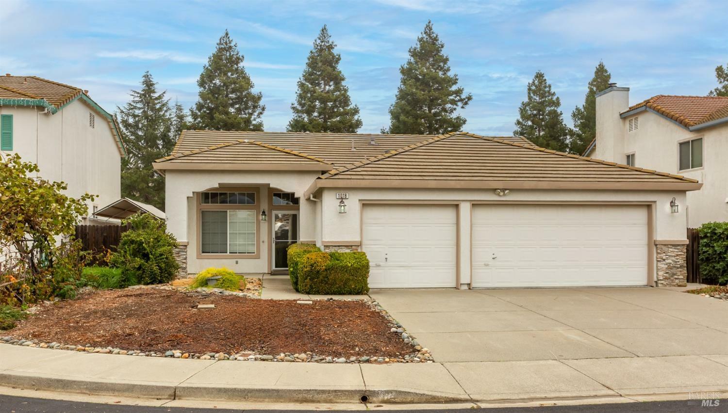 Property Photo:  1018 Topaz Court  CA 95687 