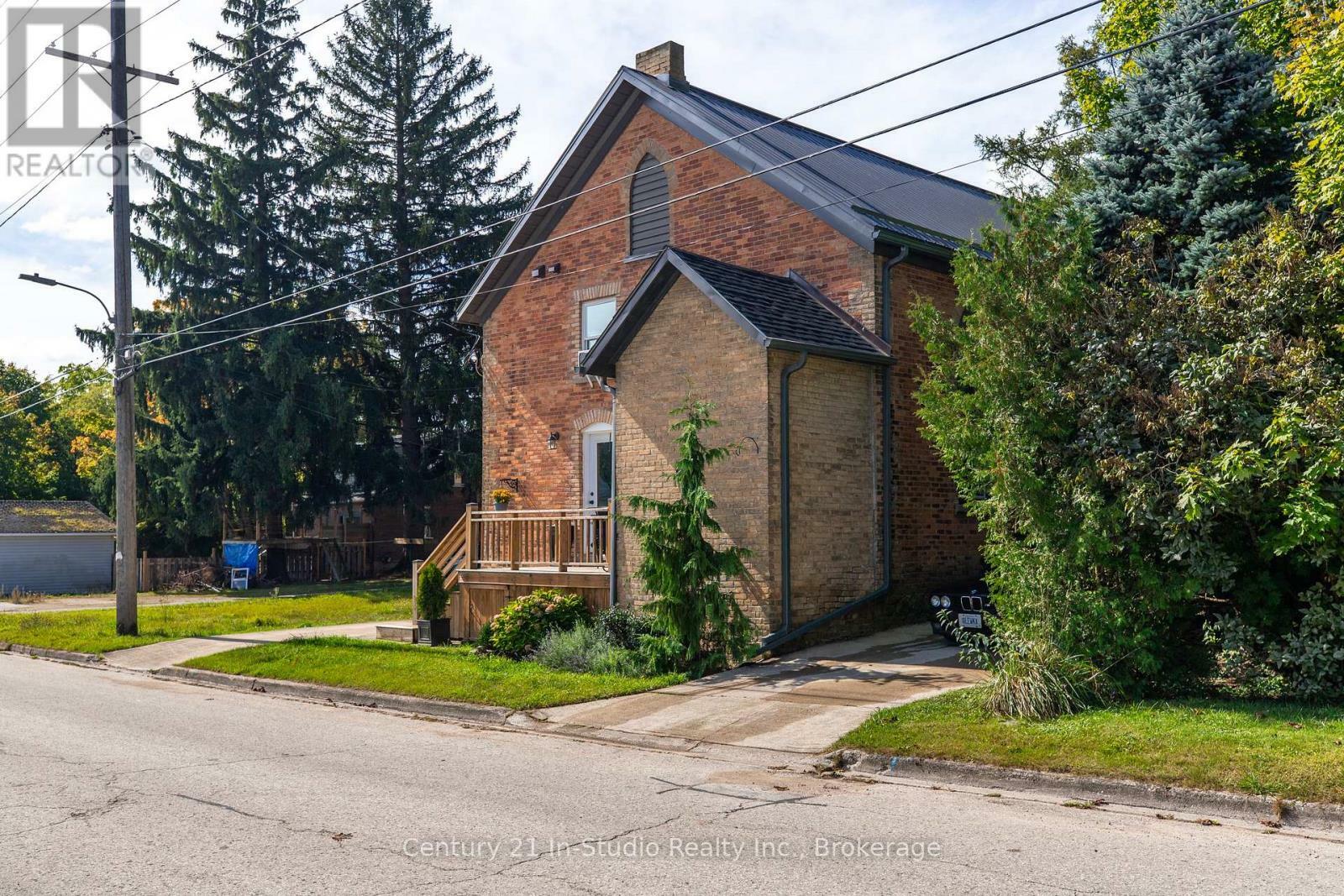 Property Photo: 44 2nd Avenue ON N0G 1L0