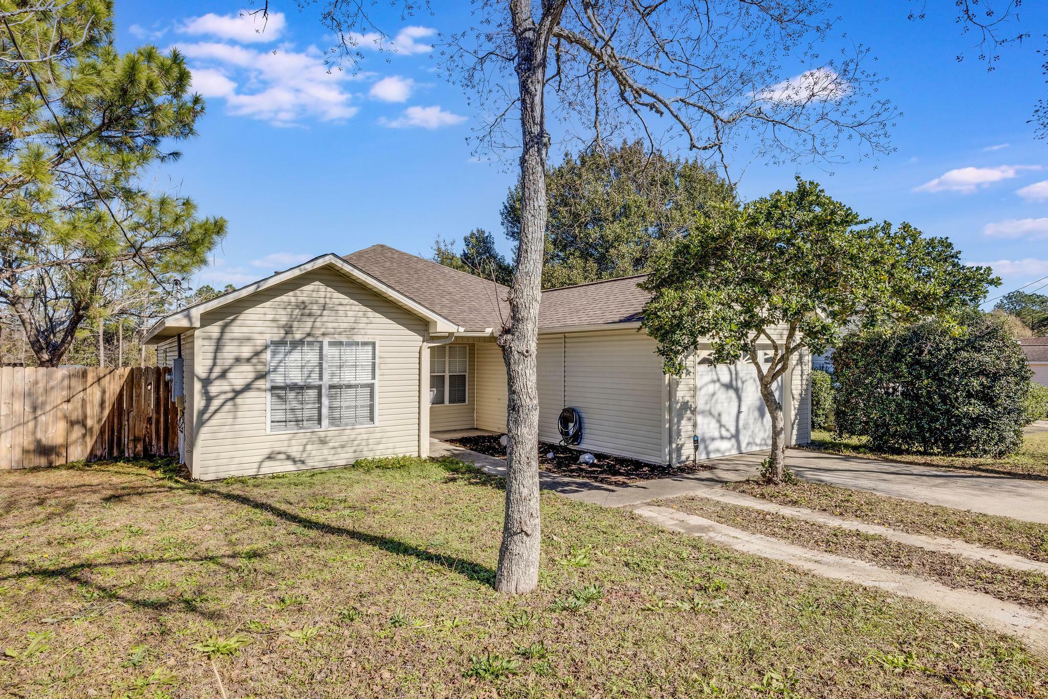 Property Photo:  441 Apple Drive Drive  FL 32536 