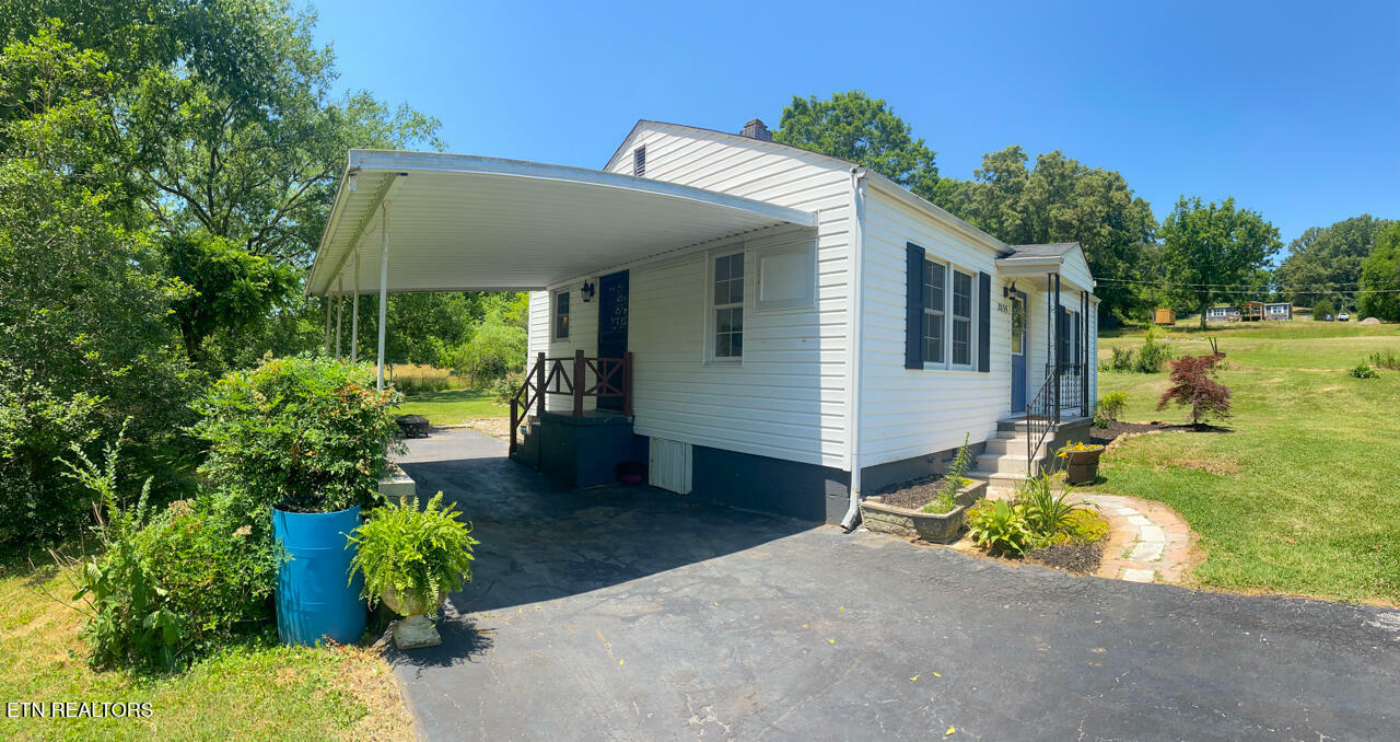 Property Photo:  2035 Stony Point Rd  TN 37914 