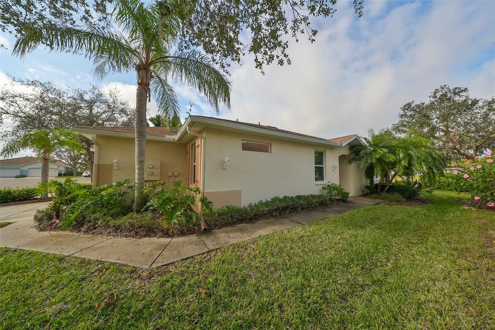 Property Photo:  1237 Huntington Greens Drive  FL 33573 