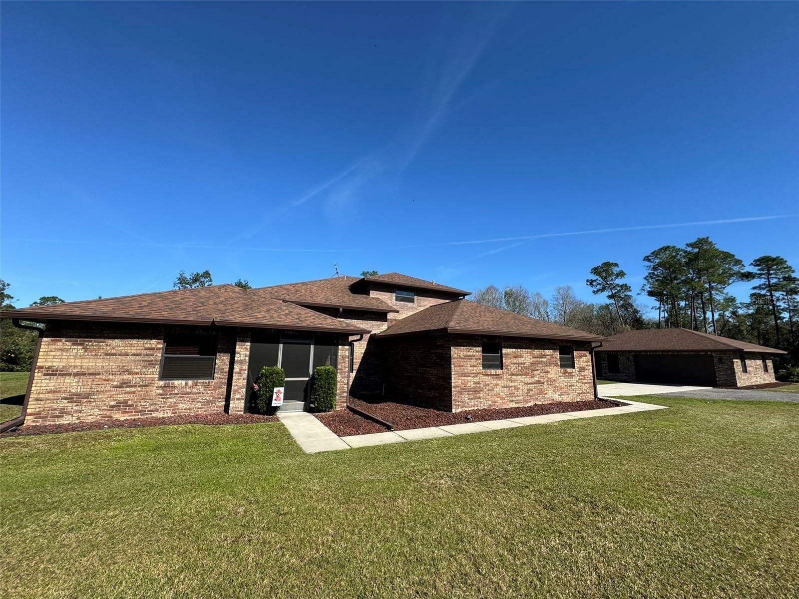 Property Photo: 4021 E Lemans Court FL 32168
