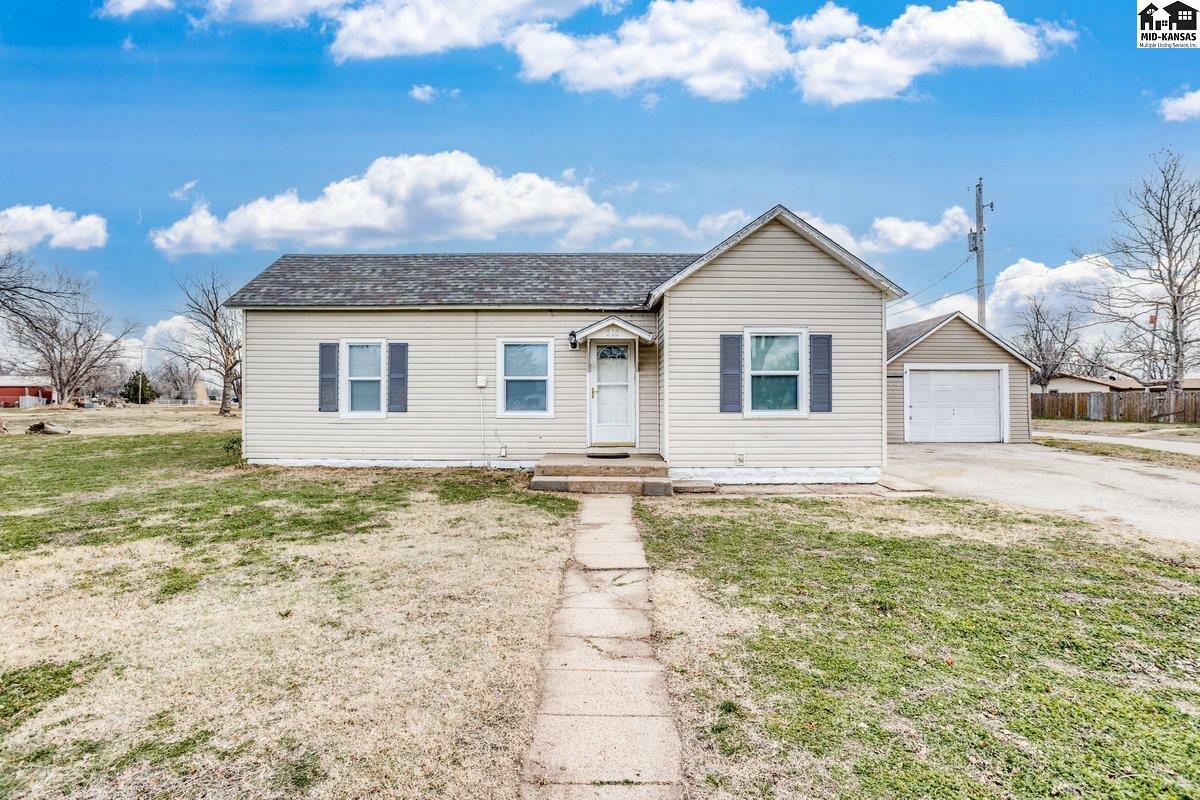 Property Photo:  200 N Cheney St  KS 67561 