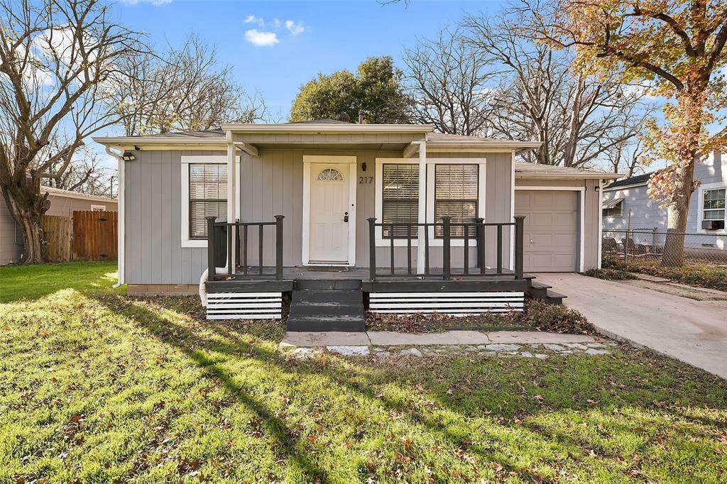 Property Photo:  217 Lockwood Street  TX 76108 