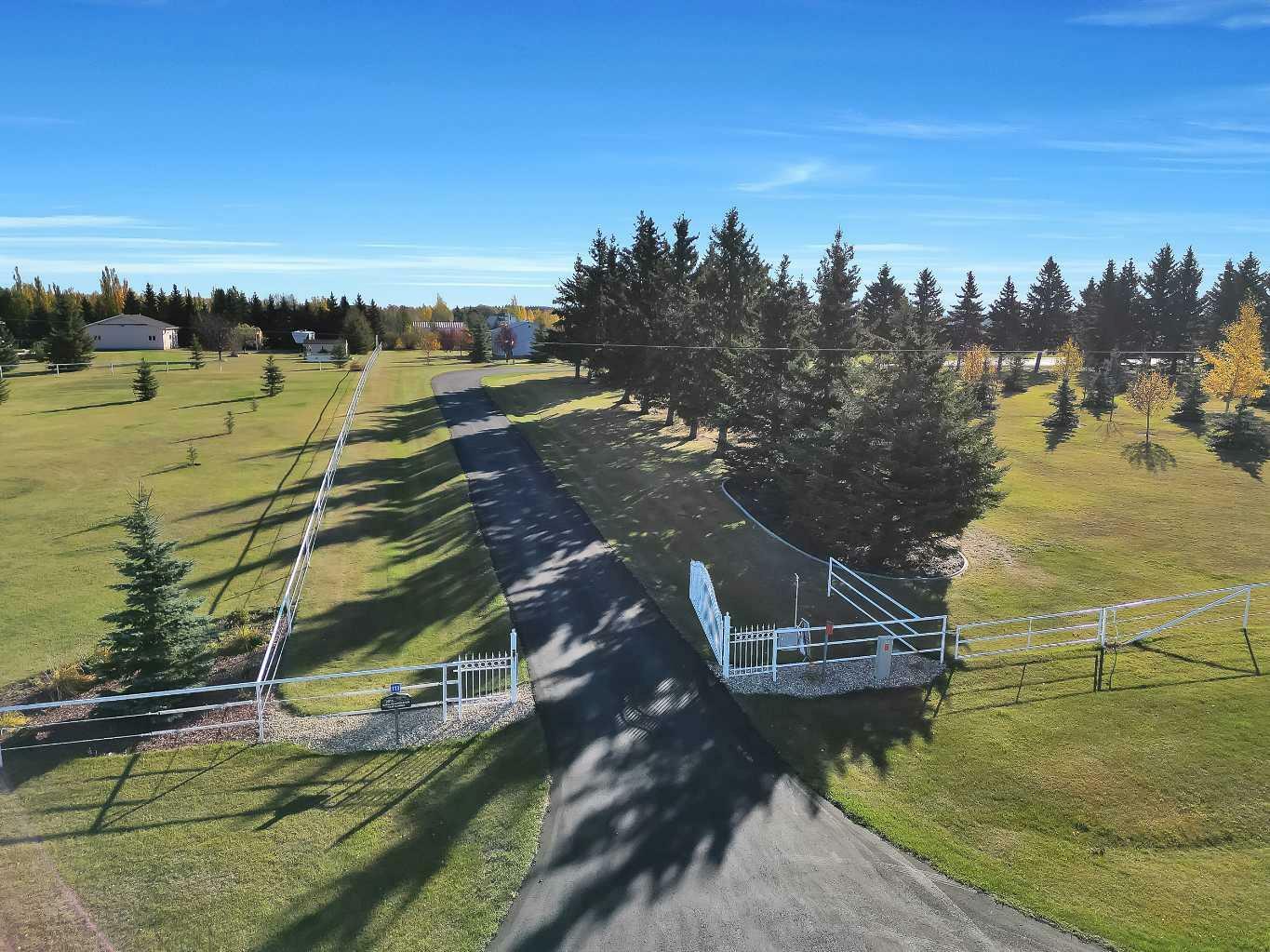 Photo de la propriété:  1271 Township Road 392 113  AB T4S 1R7 