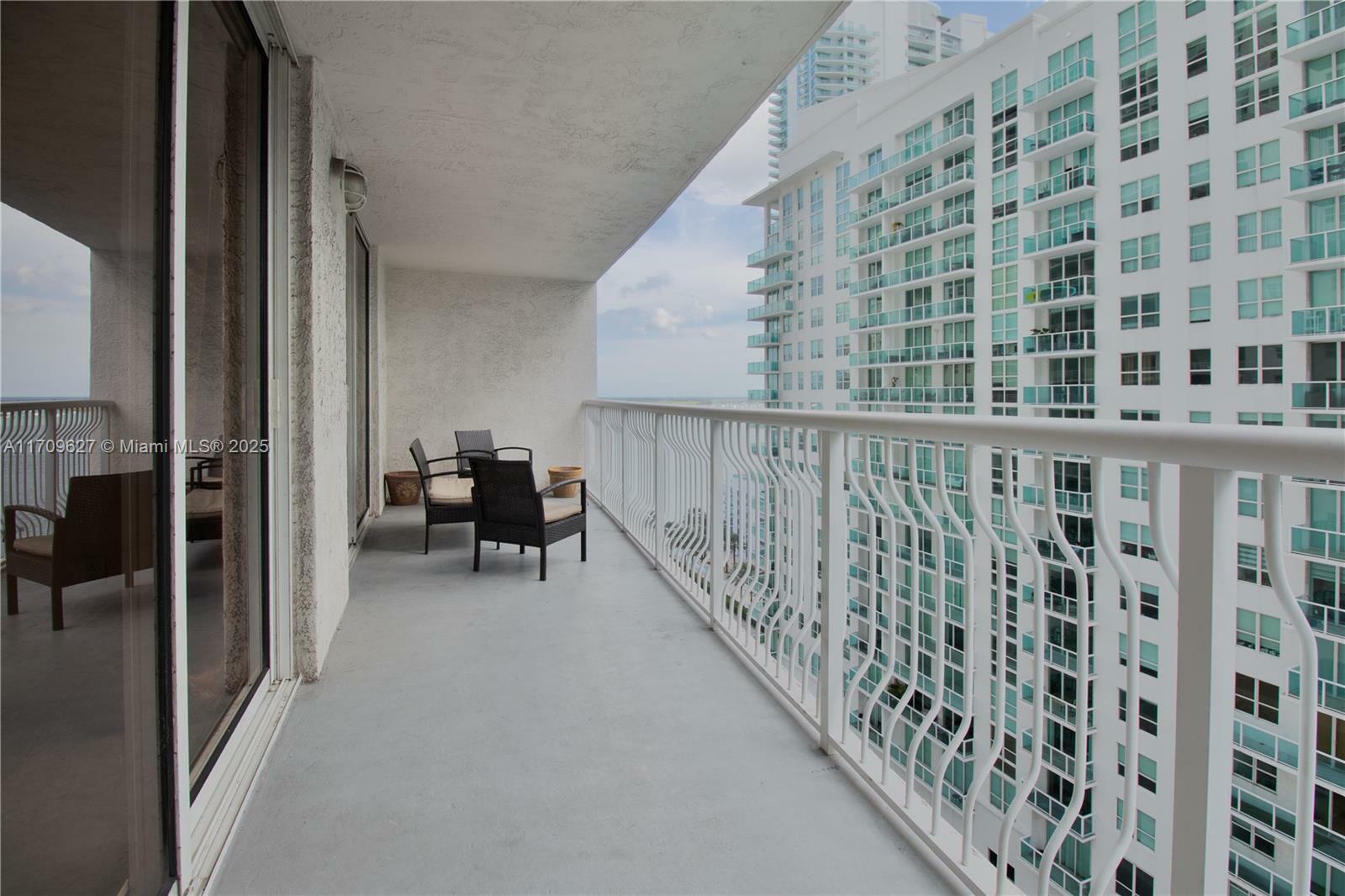 Property Photo:  1200 Brickell Bay Dr 1919  FL 33131 