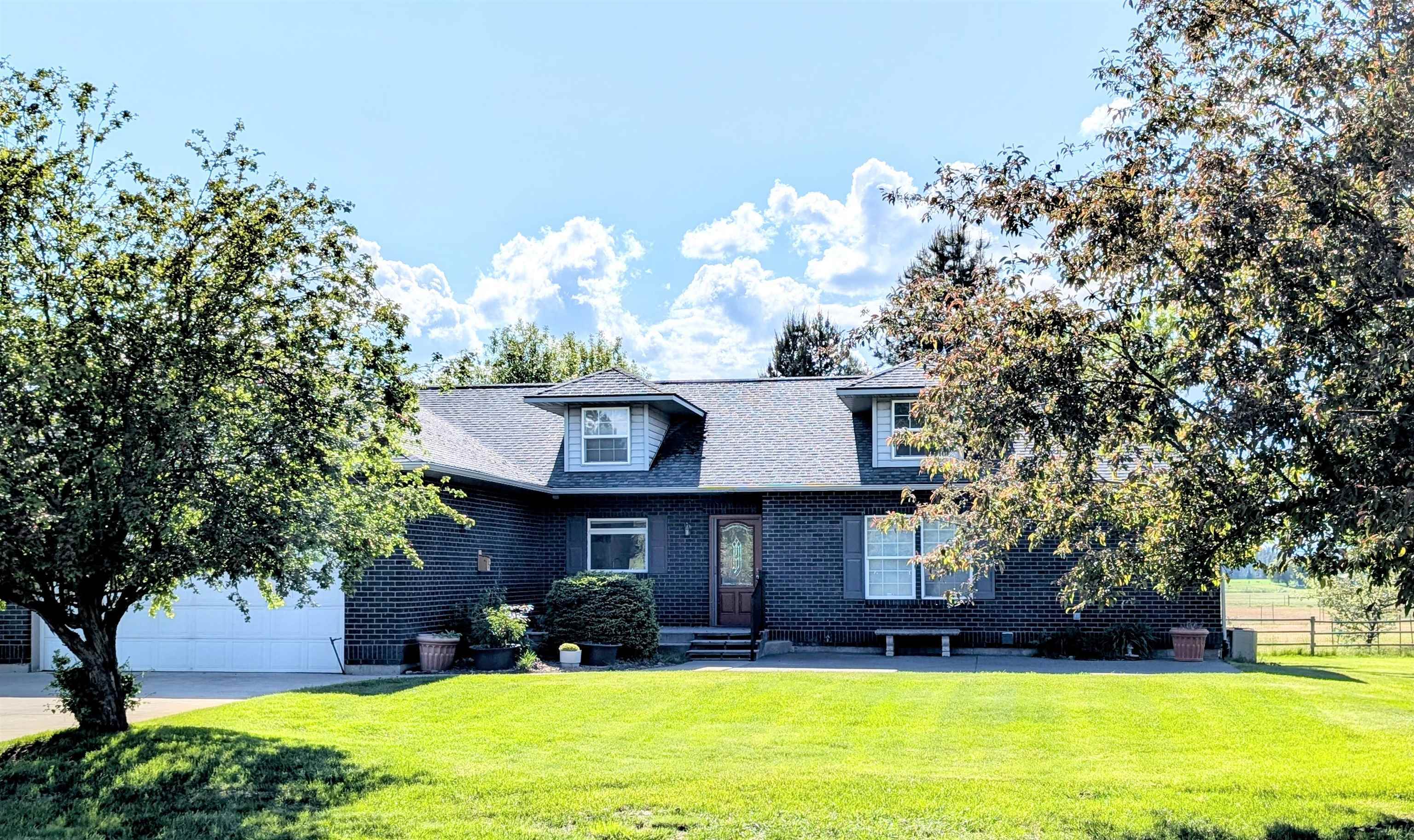 Property Photo:  40425 N Sherman Rd  WA 99006 