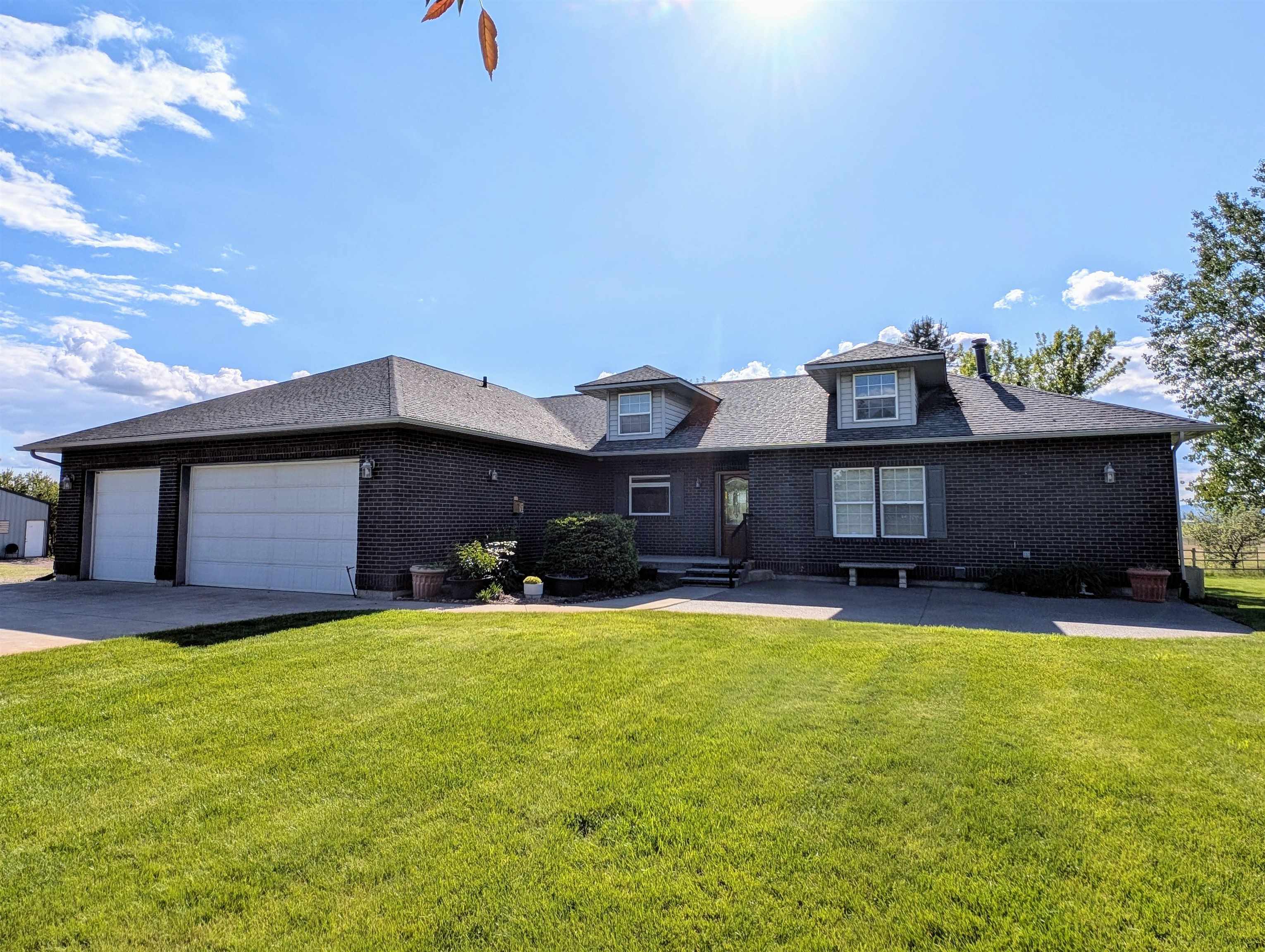 Property Photo: 40425 N Sherman Rd WA 99006