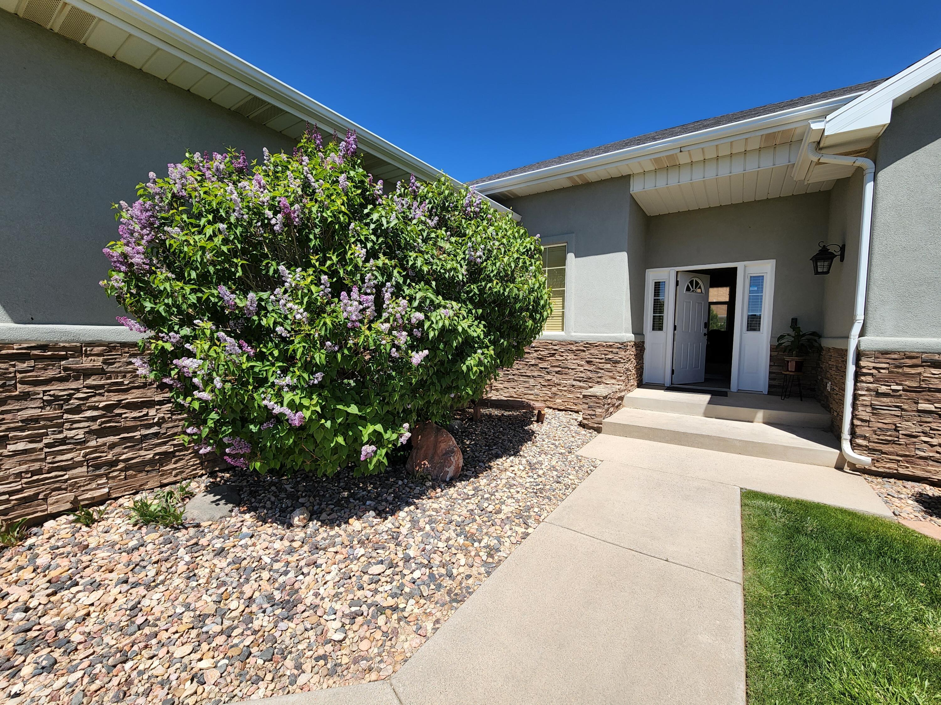 Property Photo: 779 S 1850 W UT 84720