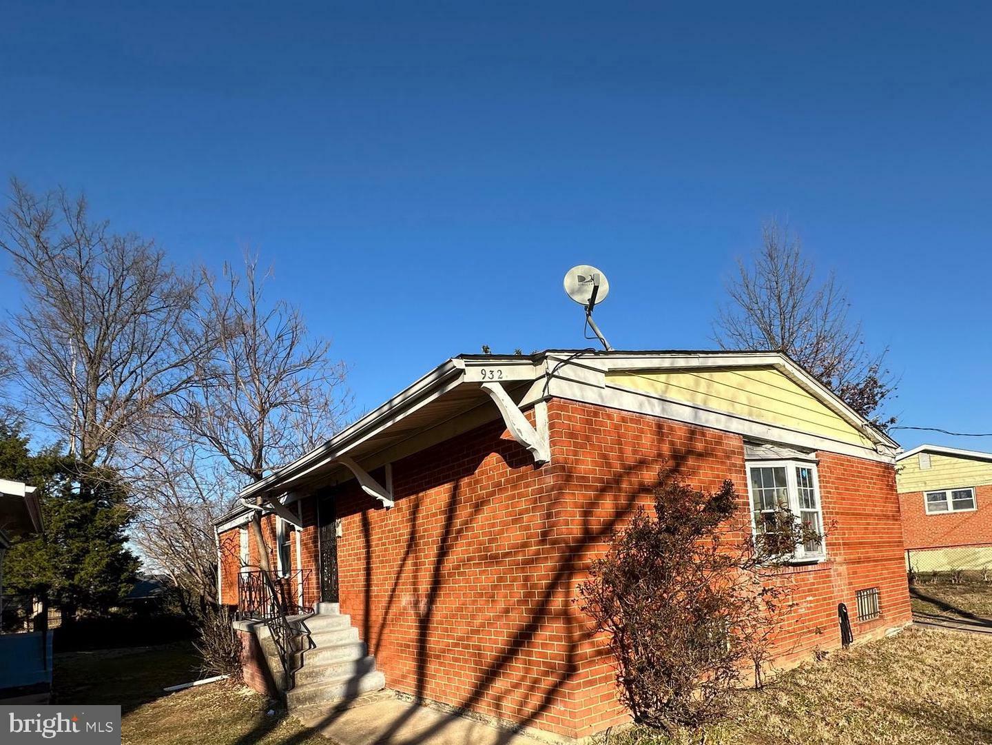 Property Photo:  932 Hilltop Terrace SE  DC 20019 