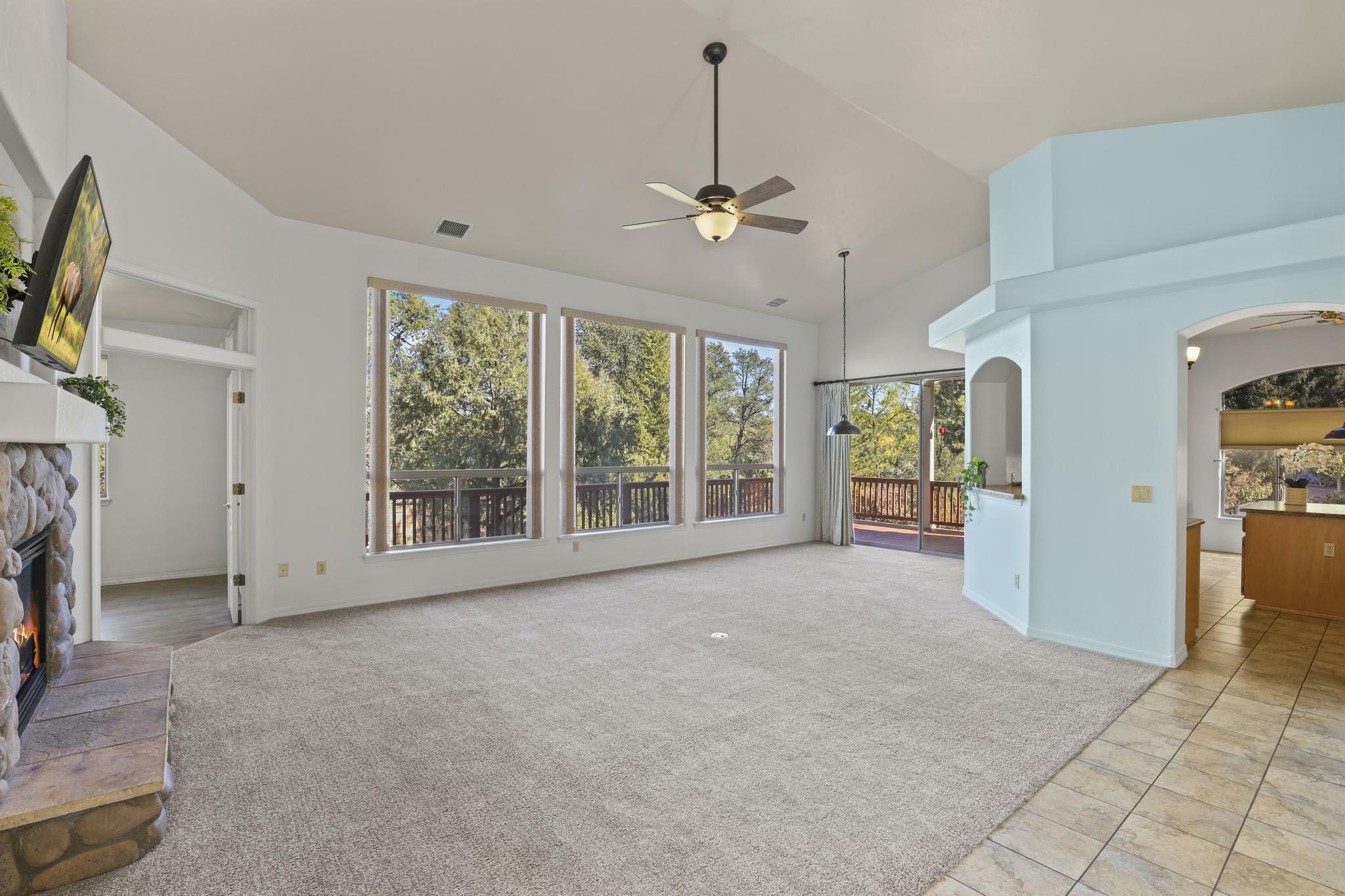 Property Photo:  907 E Phoenix Street  AZ 85541 