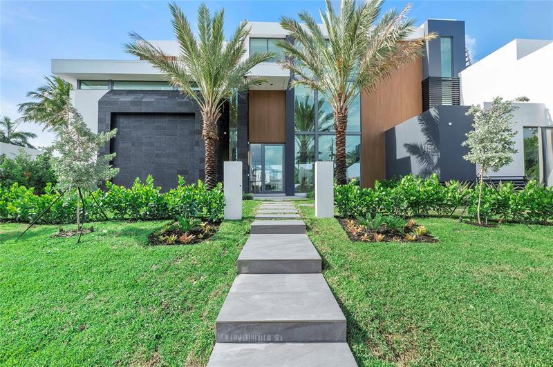 Property Photo: 2880 NE 28th St FL 33306