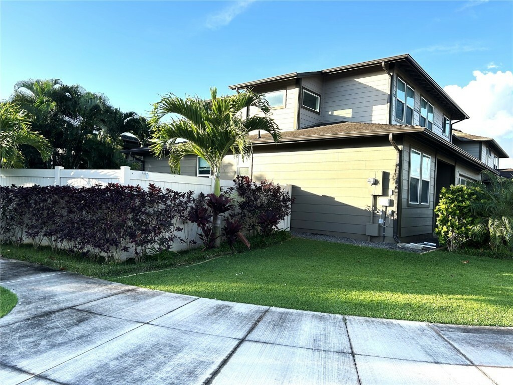 Property Photo:  91-1065 Hokukai Place  HI 96706 