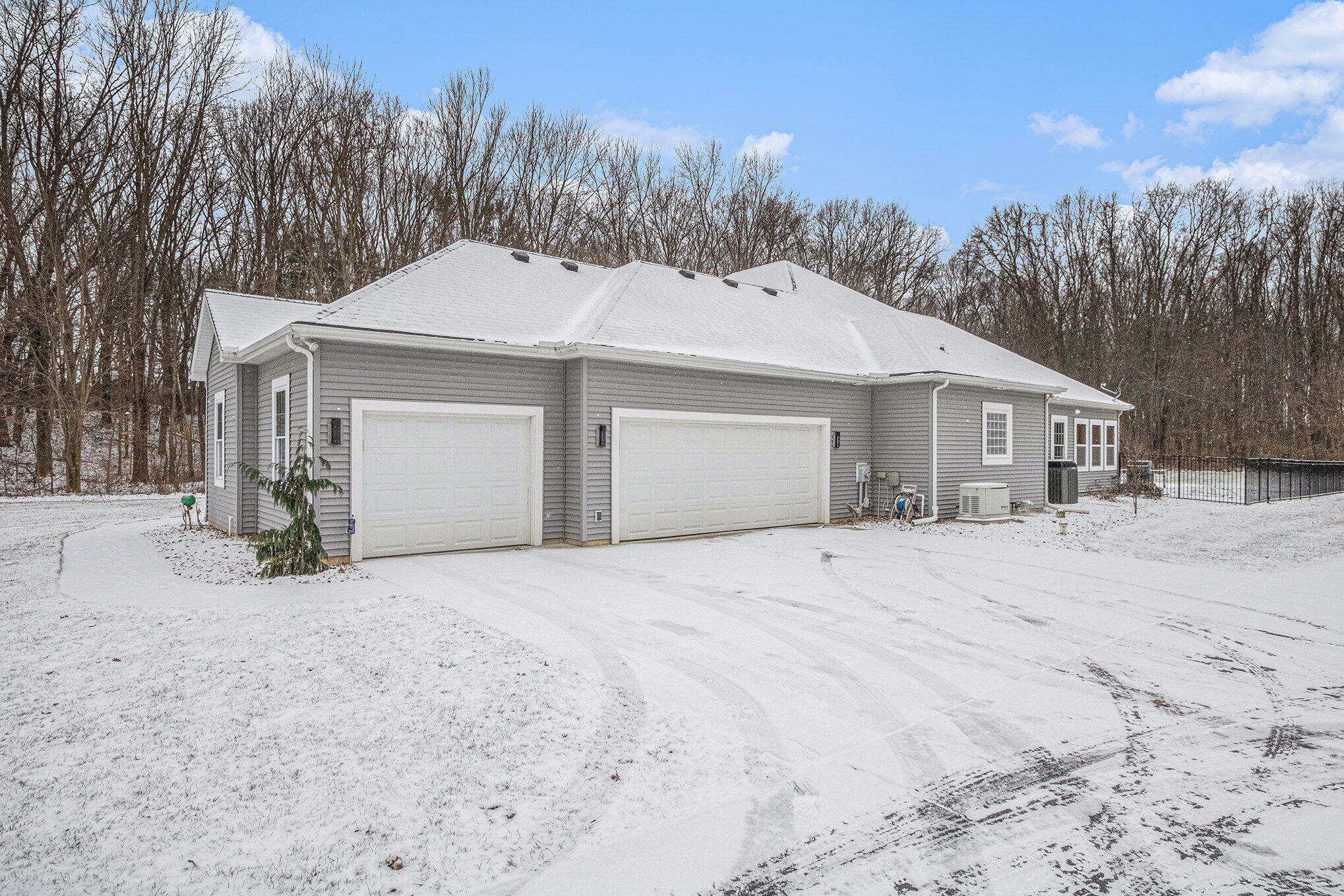 Property Photo:  1364 Thomson Road Road  MI 49120 