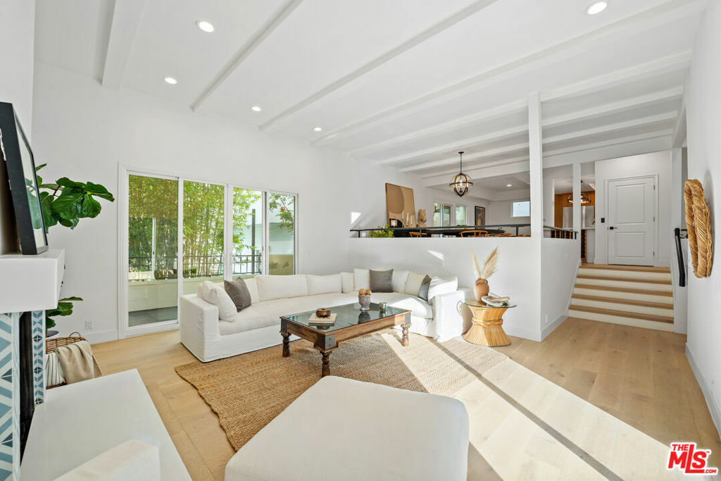 Property Photo: 4148 Sunswept Drive CA 91604