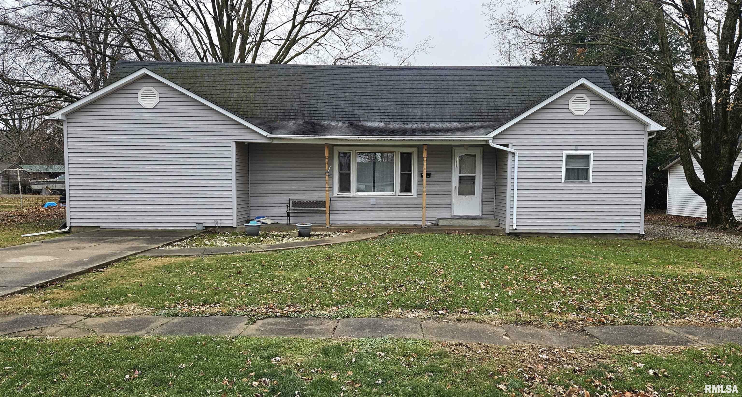 Property Photo:  711 W Avenue F  IL 61542 