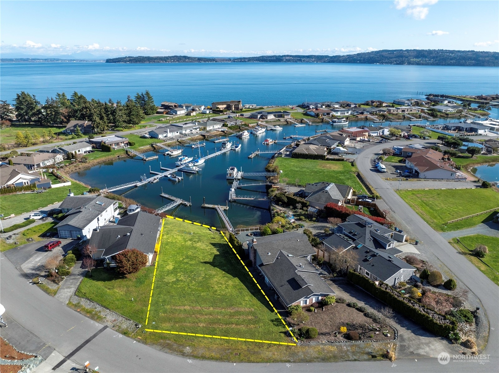 Property Photo:  2271  Mariner Beach Drive  WA 98277 