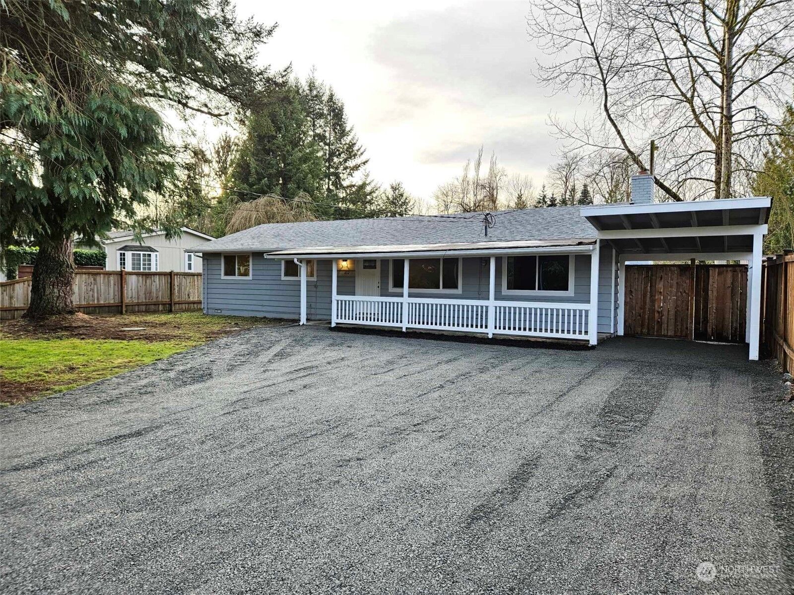 Property Photo: 432 Russell Rd WA 98290