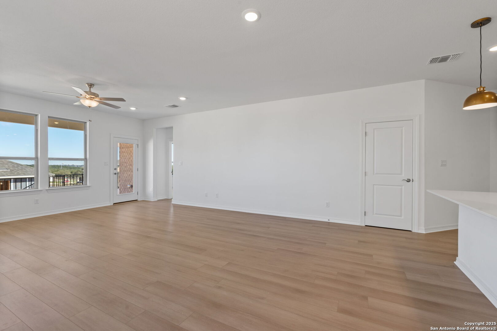 Property Photo: 220 Cogitare Ln TX 78666