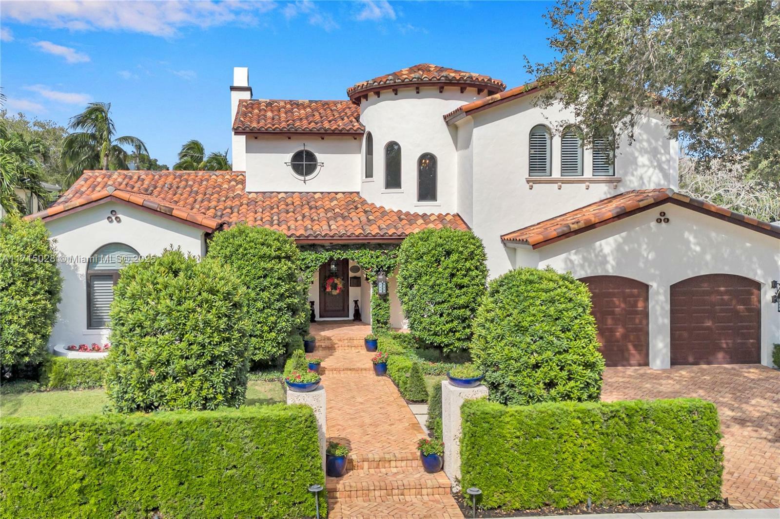 Property Photo: 915 SE 10th St FL 33316