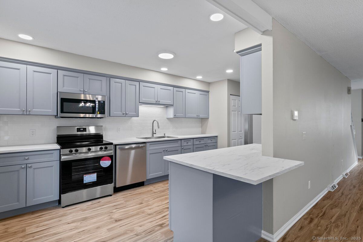 Property Photo:  53 Orangewood West 53  CT 06418 