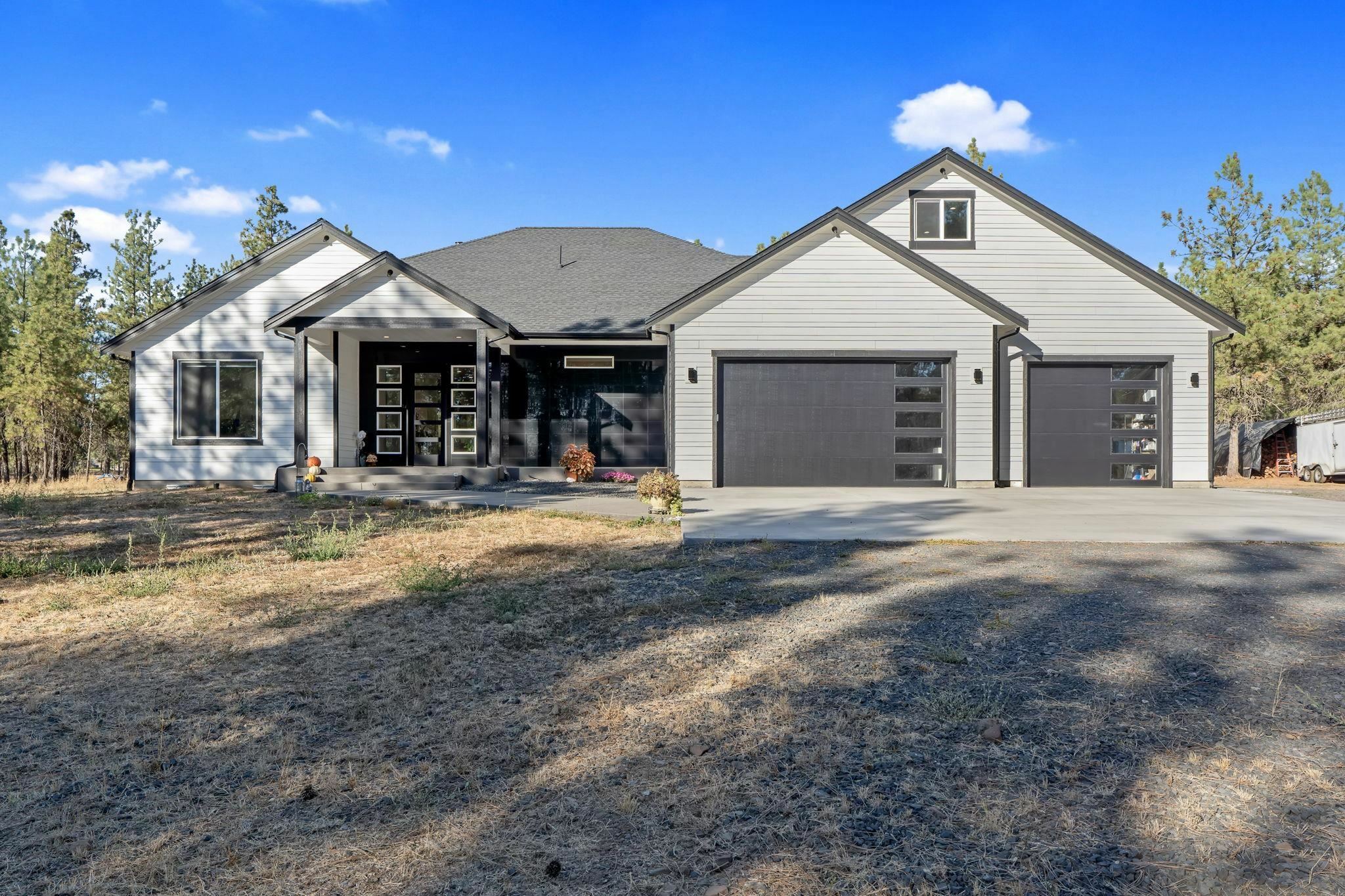 Property Photo:  511 E Stutler Rd  WA 99031 