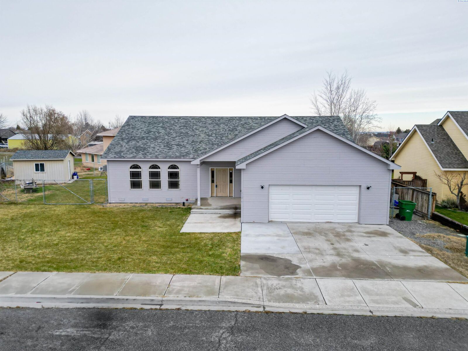 Property Photo: 1810 W 32nd Ave WA 99337