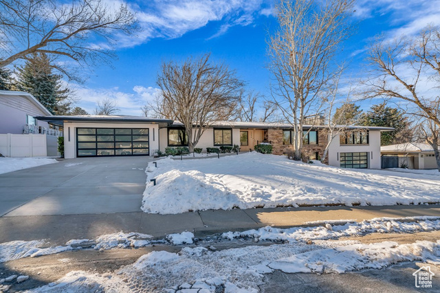 Property Photo: 2898 E Oakhurst Dr UT 84108