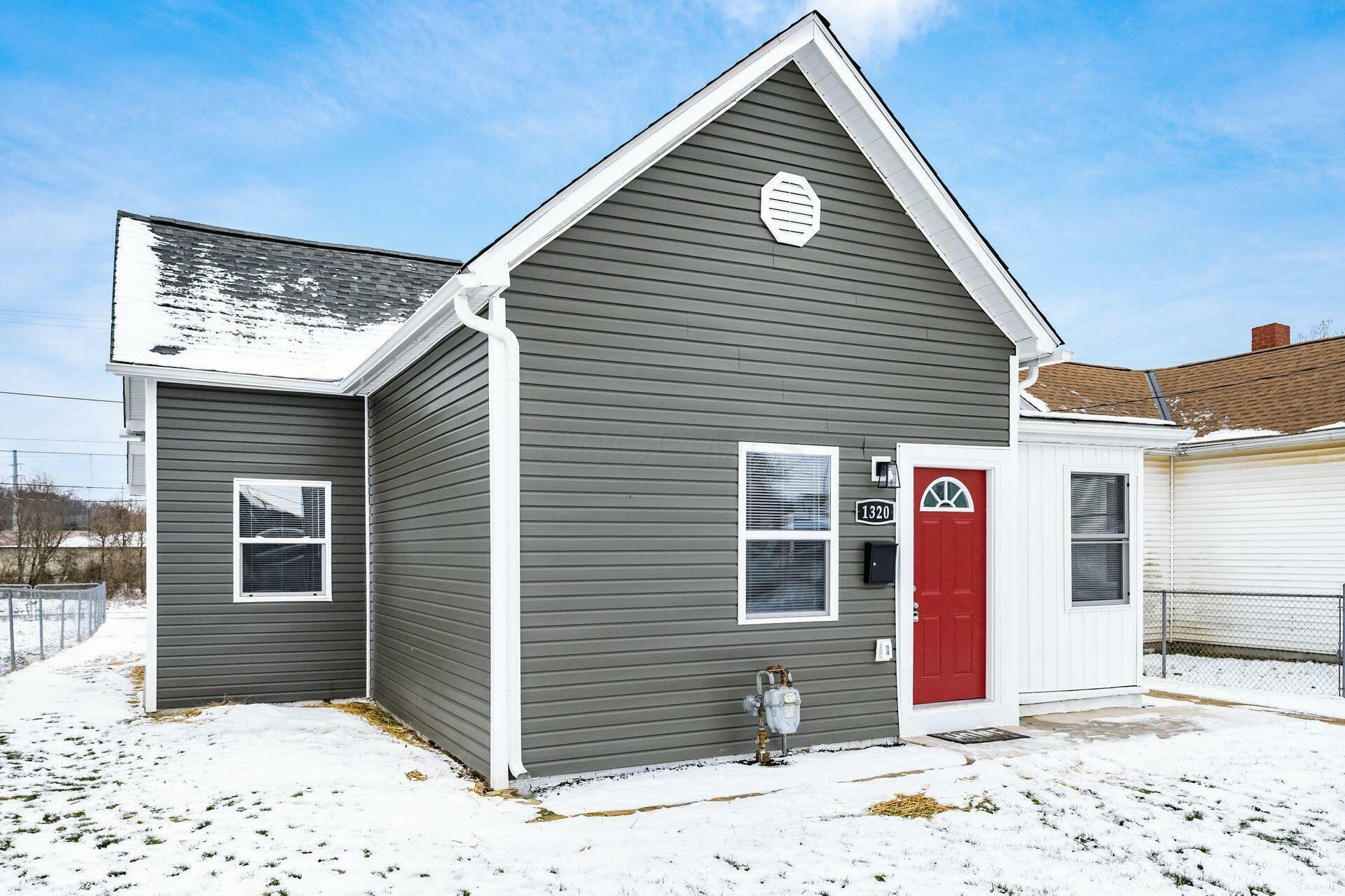 Property Photo: 1320 E Walnut Street OH 43130