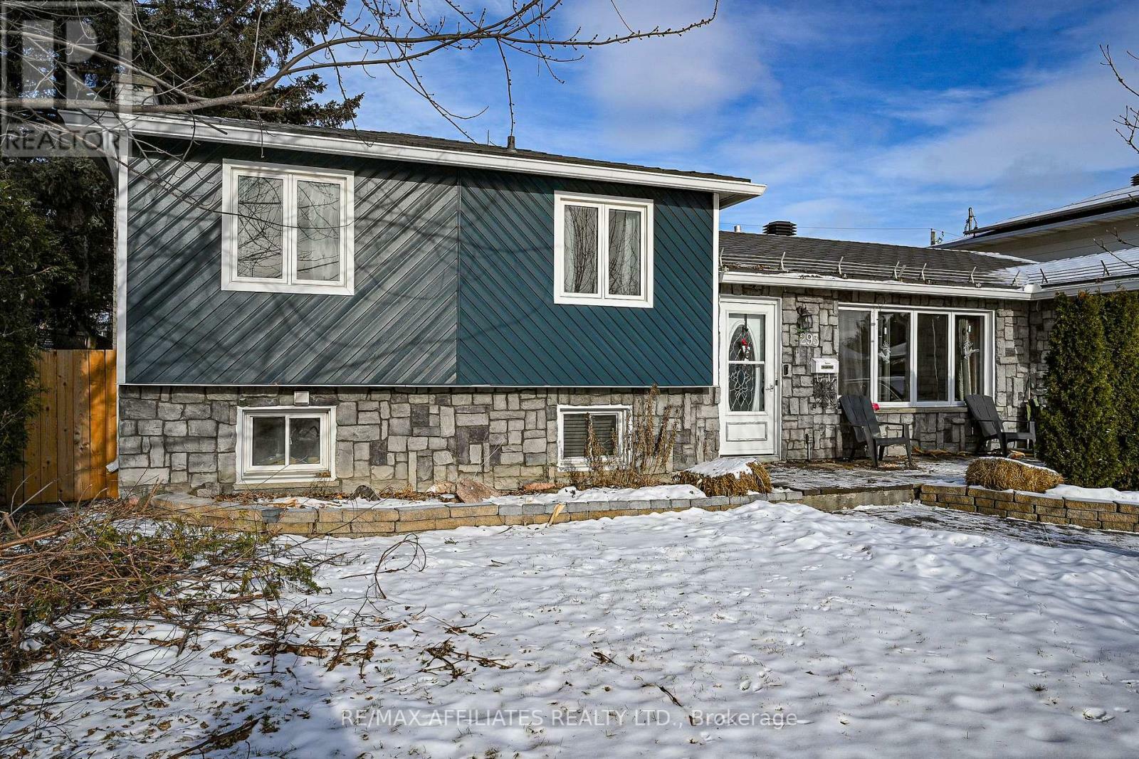 Property Photo:  293 Gleneagles Avenue  ON K1E 1L7 