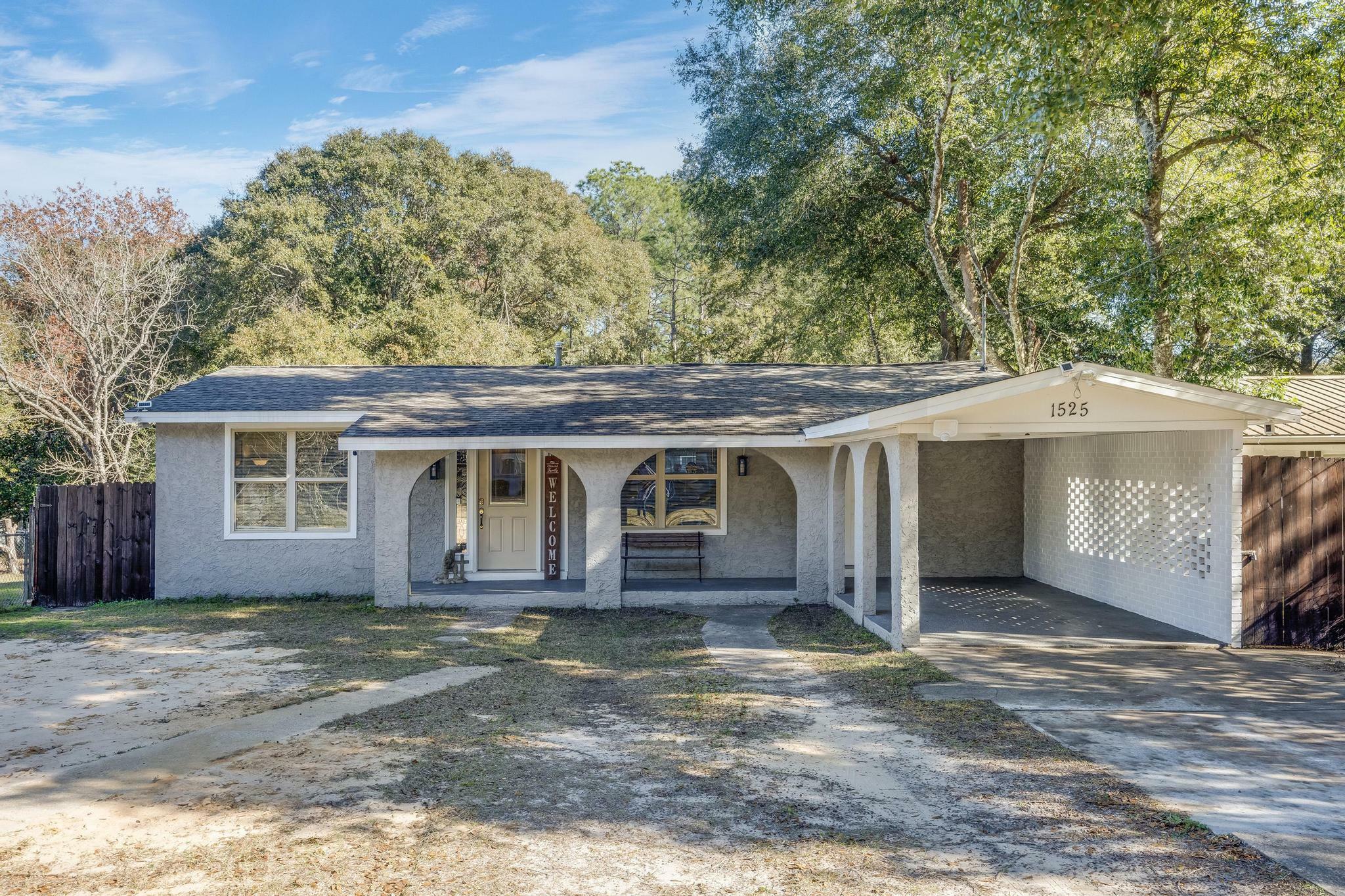 Property Photo:  1525 S Pearl Street  FL 32539 