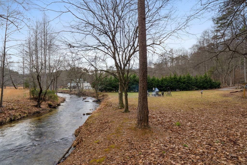 Property Photo:  321 Laurel Circle  GA 30513 