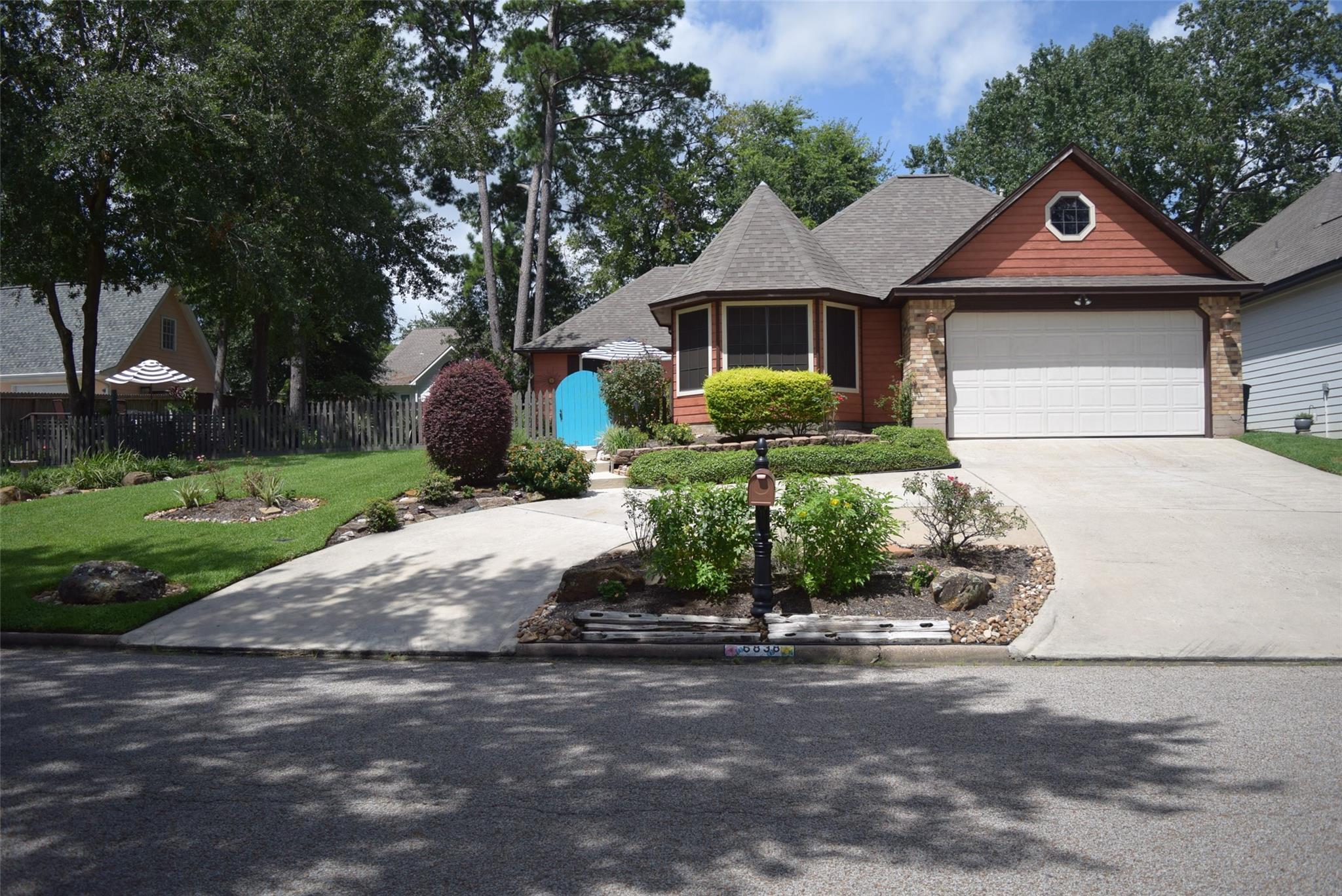 Property Photo: 6838 Kingston Cove Lane TX 77318