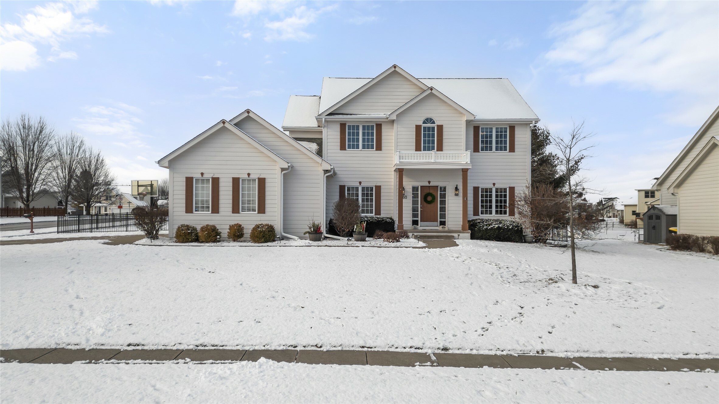 Property Photo:  860 SE Oakleaf Lane  IA 50263 