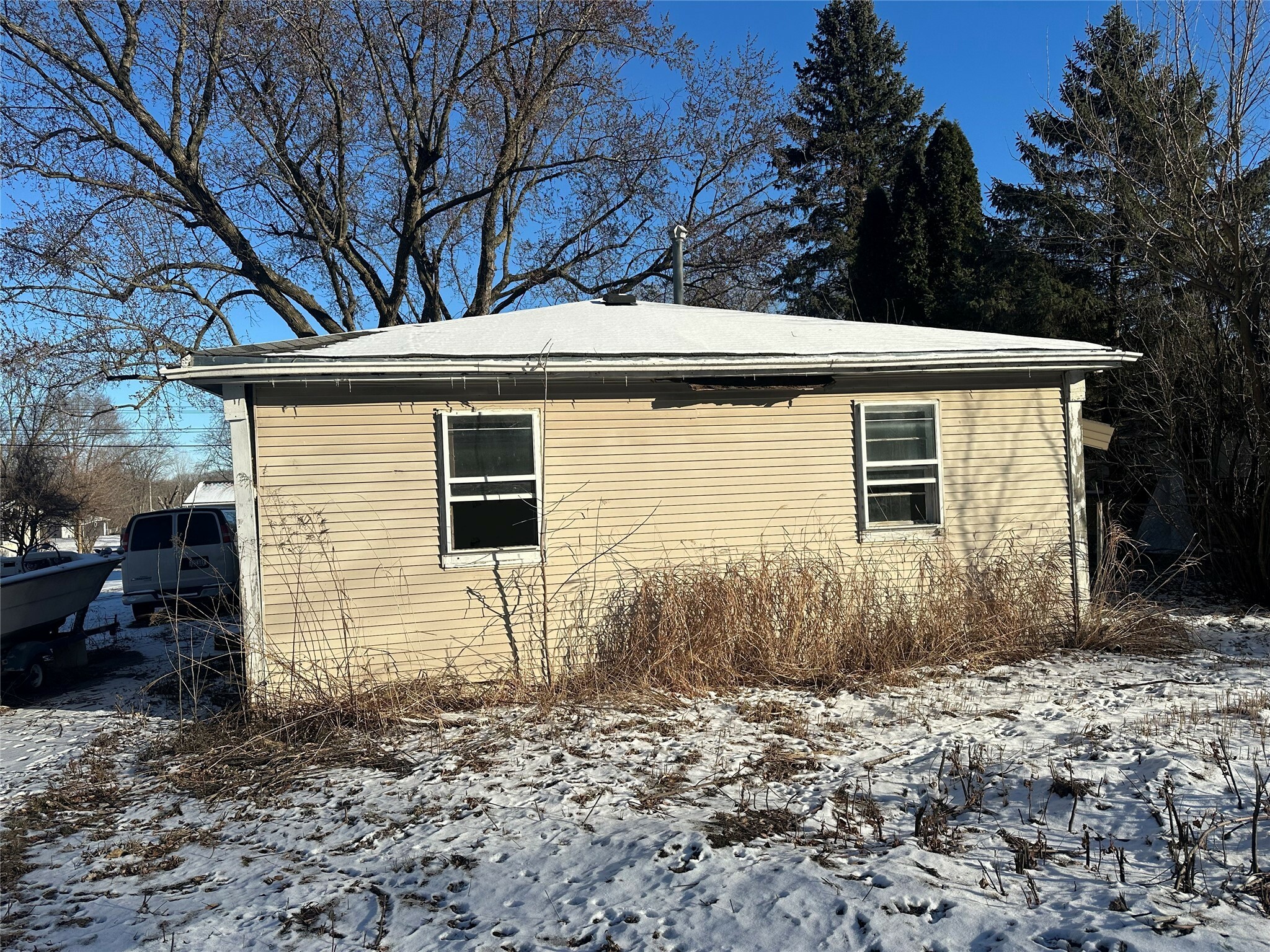 Property Photo:  4488 NE 26th Street  IA 50317 