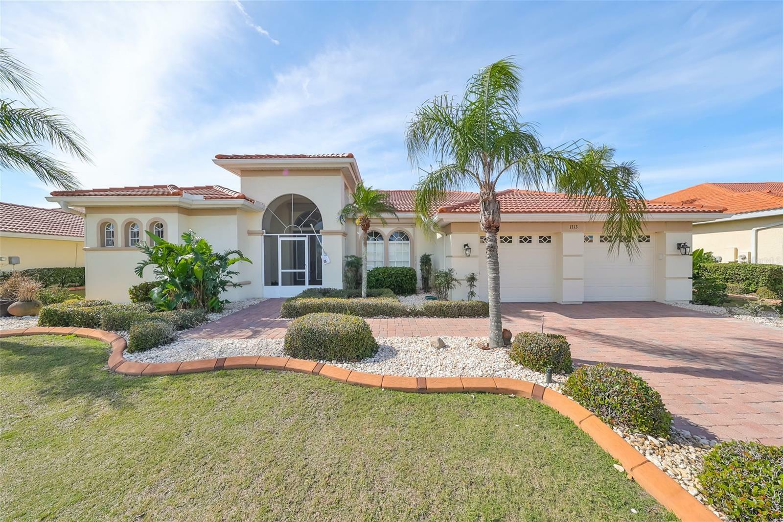 Property Photo:  1313 Crystal Greens Drive  FL 33573 