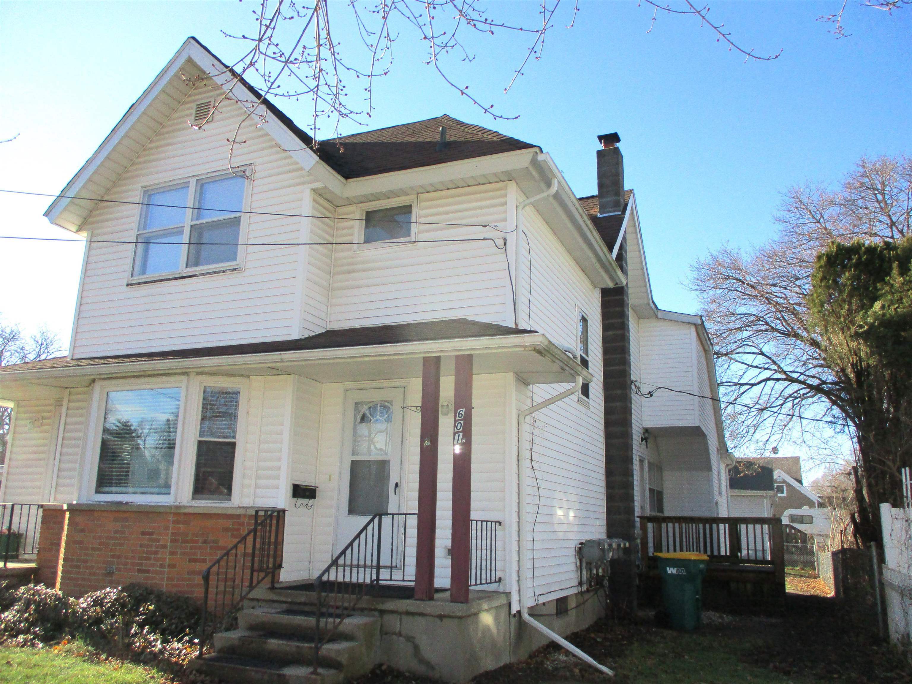 Property Photo:  601 N Saginaw Street  MI 48429 