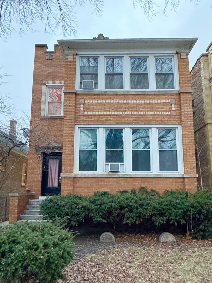Property Photo:  4112 W Wellington Avenue 1R  IL 60641 