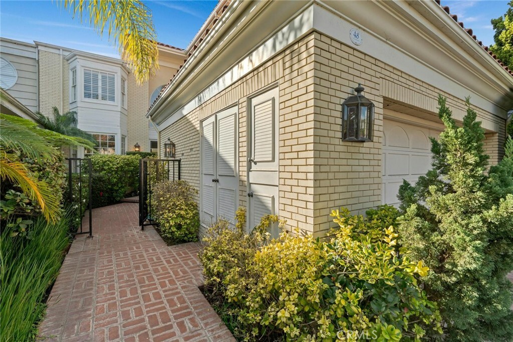 Property Photo:  48 Belcourt Drive 34  CA 92660 