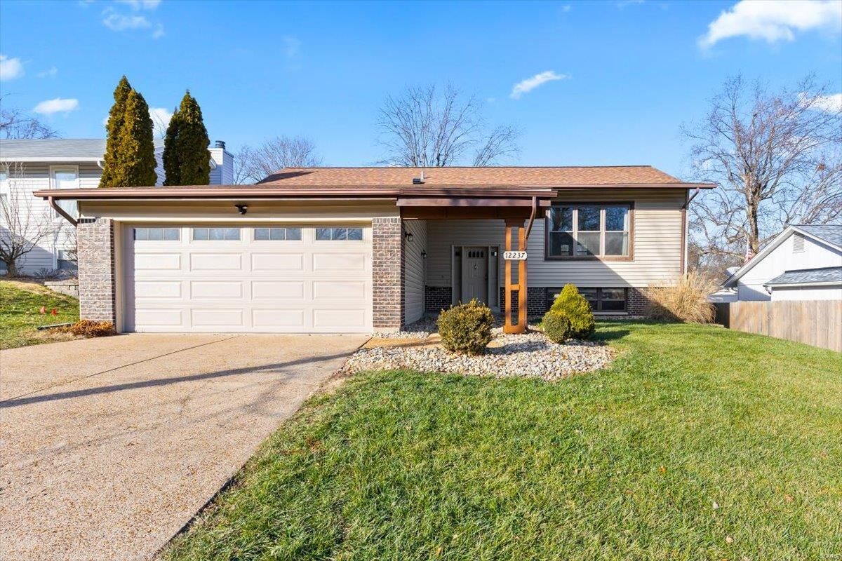 Property Photo: 12237 Foxpoint Drive MO 63043