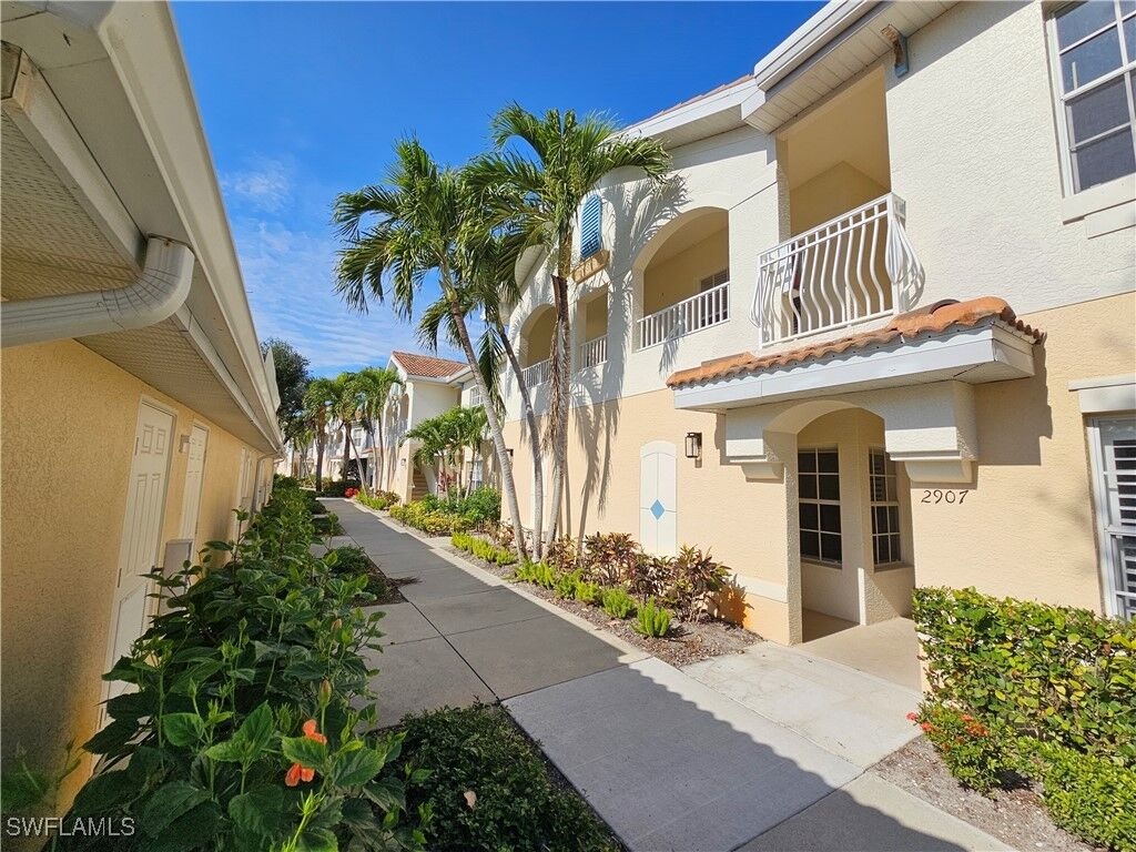 Property Photo:  3013 Driftwood Way 2907  FL 34109 
