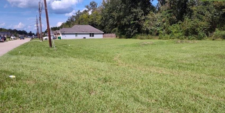 Property Photo: 110 Homewood Place LA 70084